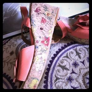 Cute flowery wedges!
